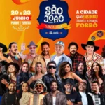 Palco de festa junina com multidão animada em Santa Luzia, Paraíba.
