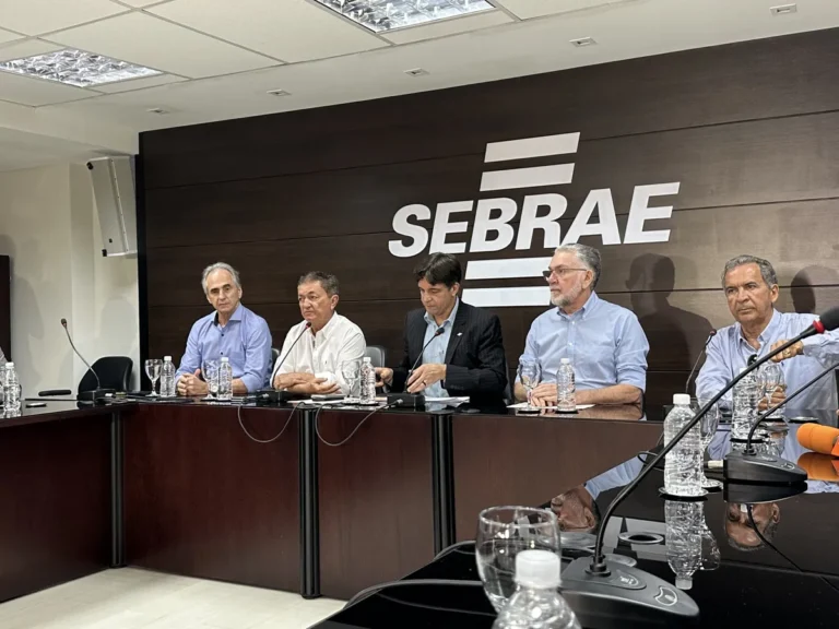 Rodrigo Soares, presidente nacional do Sebrae, discursa em evento em João Pessoa sobre empreendedorismo para baixa renda.