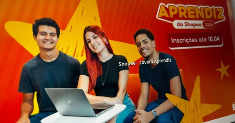 Jovens aprendizes colaborando em um escritório moderno da Shopee.