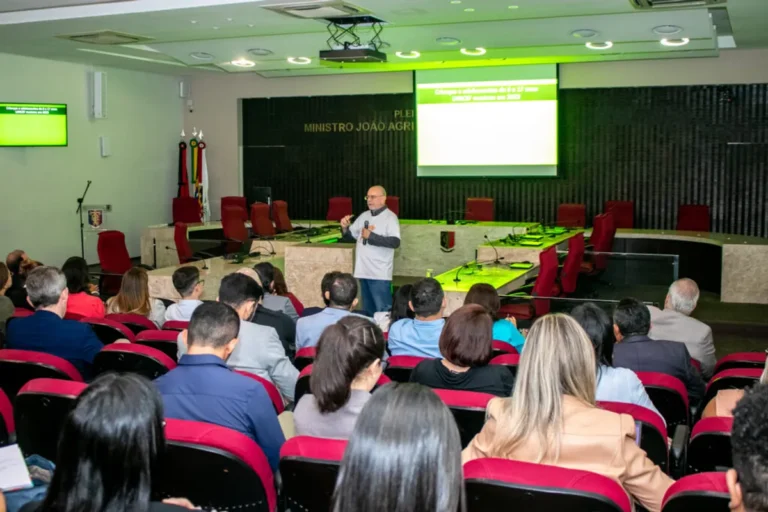 Profissionais de Tribunais de Contas participam de oficina nacional sobre primeira infância em João Pessoa.