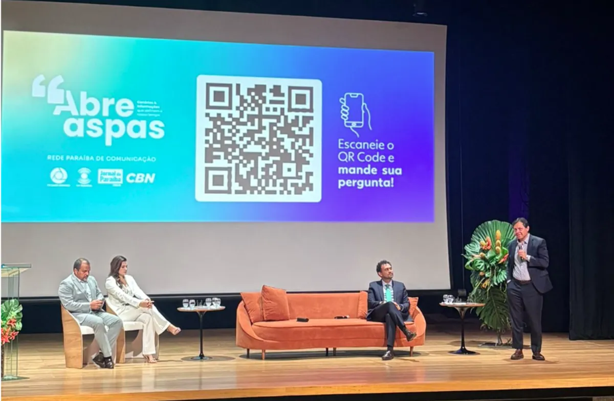 Palestrantes Gerson Camarotti e Felipe Nunes em evento 'Abre Aspas' da Rede Paraíba sobre Eleições 2026.