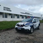 Viatura da Guarda Municipal em frente a escola municipal em João Pessoa.