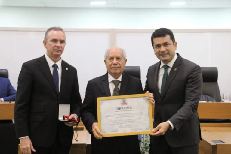 Advogado João Gonçalves de Aguiar recebe Medalha de Mérito Jurídico em sessão solene na ALPB.