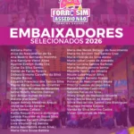 Grupo de 30 Embaixadores Sociais voluntários da campanha 'Forró Sim, Assédio Não' posando durante o lançamento em Campina Grande.