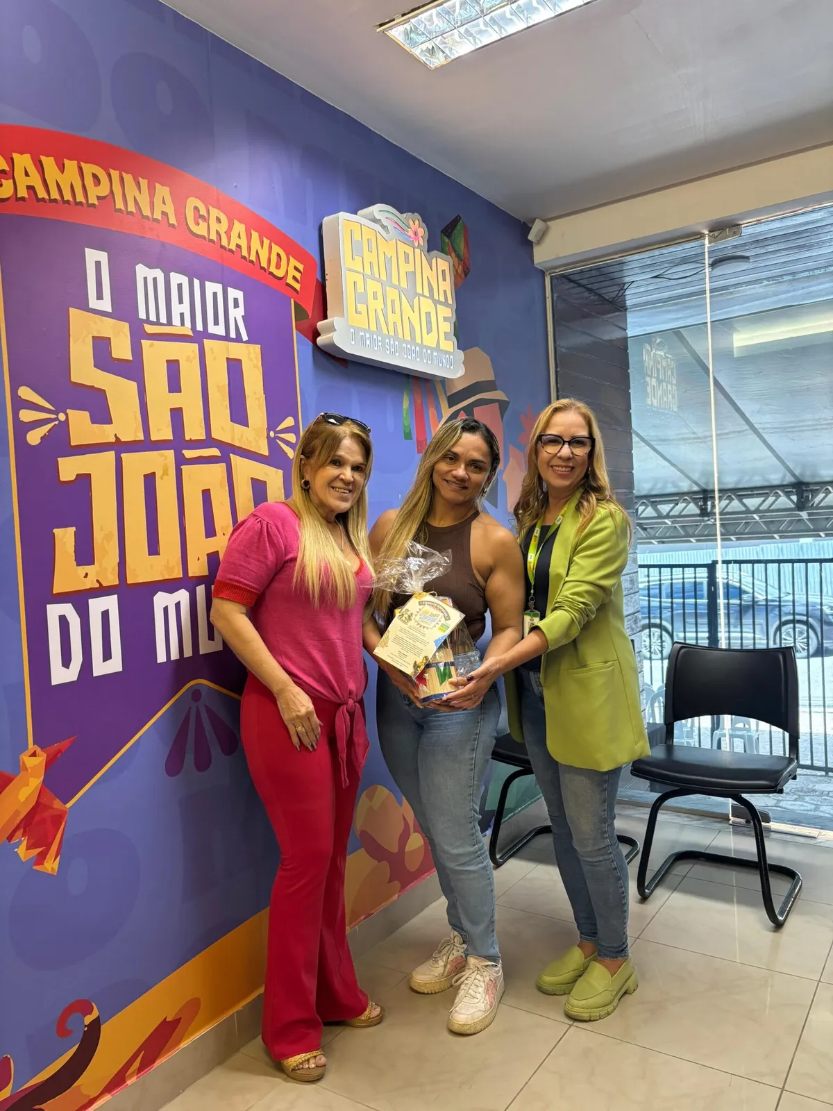 Estudantes e autoridades no lançamento da programação do São João da Educação 2026 em Campina Grande