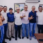 Cícero Lucena em reunião política no Sertão da Paraíba com lideranças para as eleições de 2026.