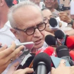 Cícero Lucena discursa em evento político na Paraíba