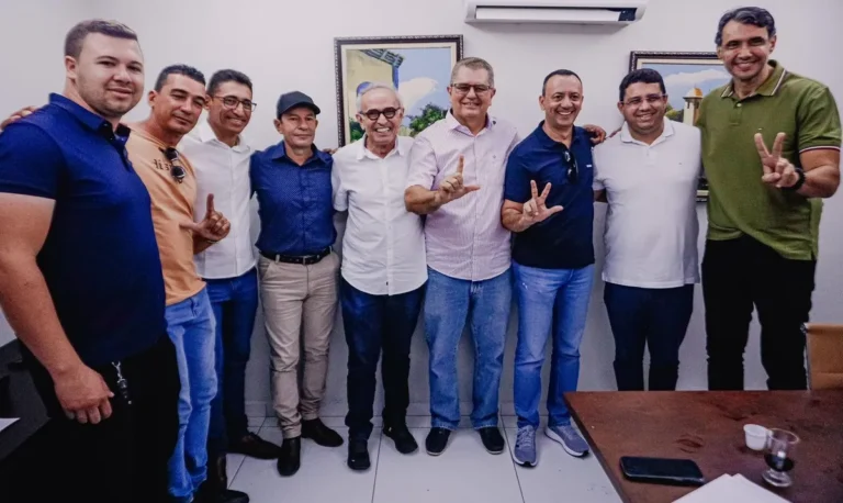 Cícero Lucena em reunião política no Sertão da Paraíba