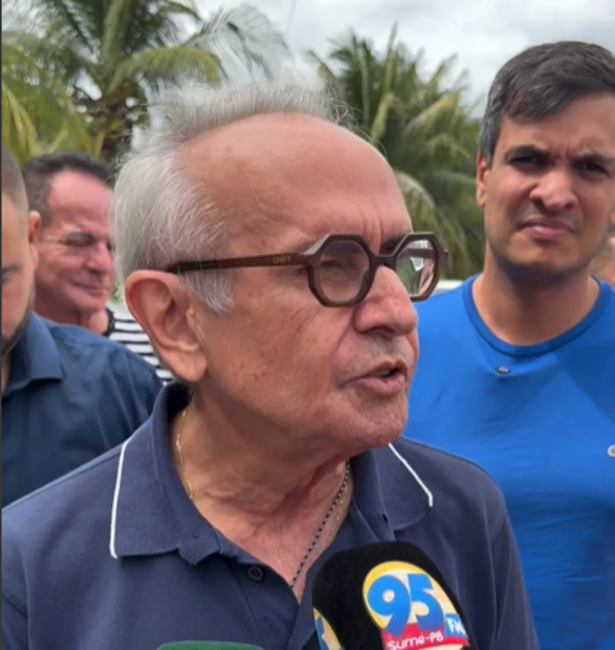 Cícero Lucena em reunião política em Sumé com lideranças locais