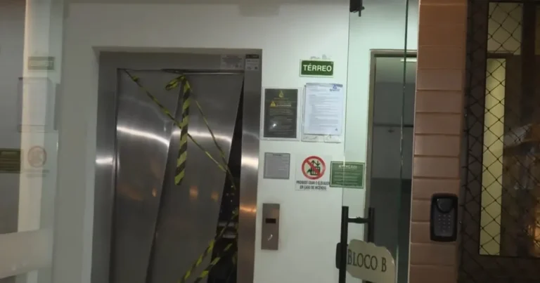 Prédio residencial em João Pessoa com elevador danificado após queda, gerando preocupação com segurança.