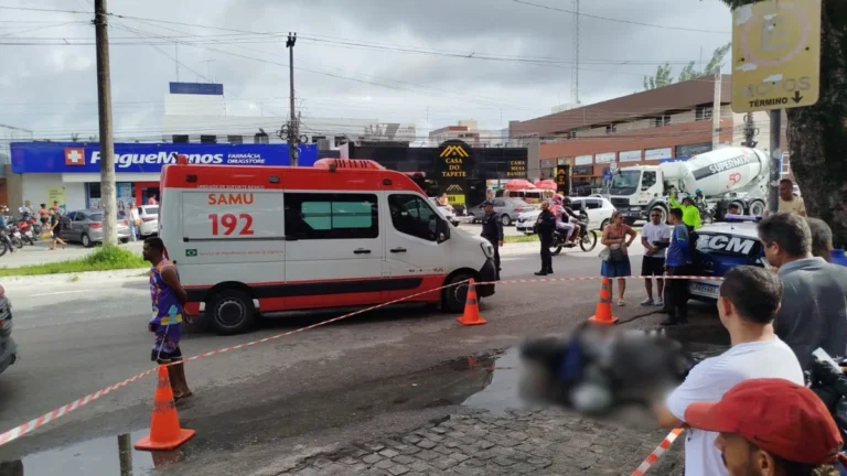 Polícia isola área após tiroteio em praça de João Pessoa com um morto e feridos