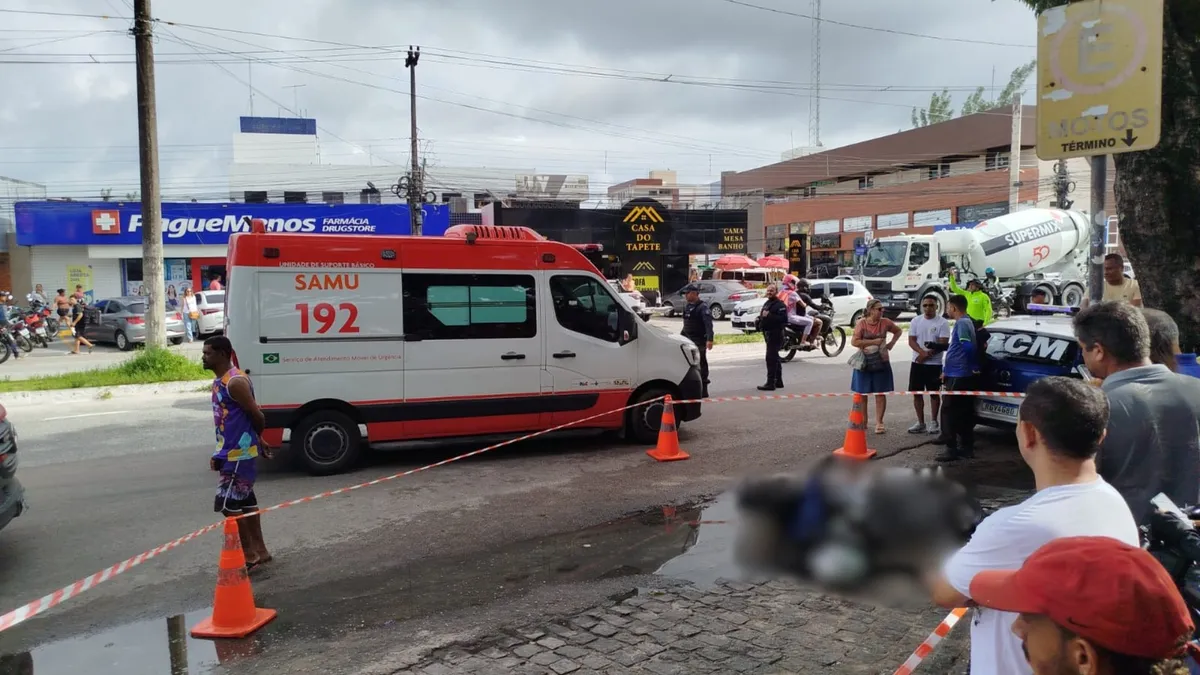 Polícia isola área após tiroteio em praça de João Pessoa com um morto e feridos