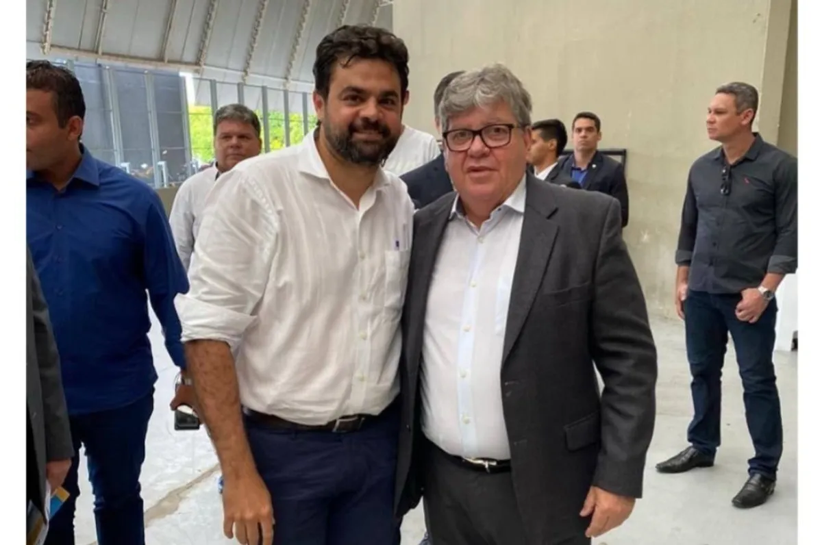 Dr. Jarques reafirmando apoio a João Azevêdo e Nabor Wanderley em um evento político