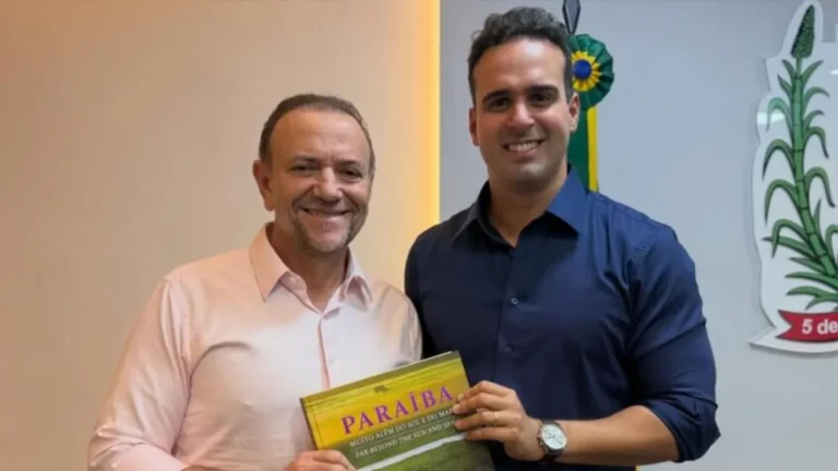 Edinho Silva, presidente do PT, discursando em coletiva de imprensa na Paraíba sobre a força política de Lula.