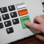 Análise de pesquisa eleitoral para eleição de governadores em 11 estados