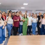 Prefeitos e lideranças políticas do interior da Paraíba em reunião