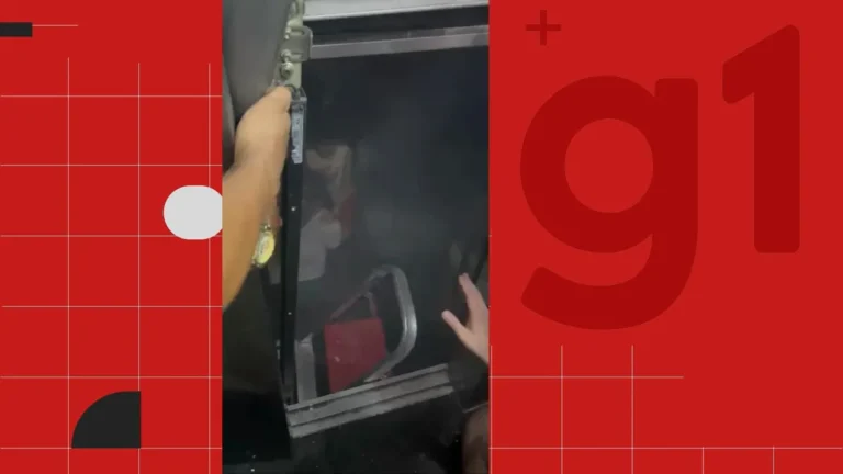 Equipe de resgate trabalha na retirada de vítimas de elevador que despencou em prédio residencial em João Pessoa