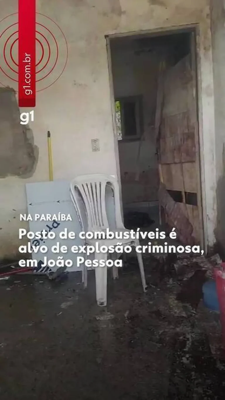 Posto de combustíveis em João Pessoa com a sala do cofre danificada após explosão criminosa.