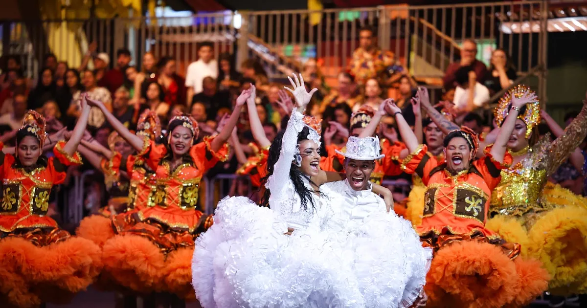 Multidão celebra festa junina com dança e shows no Nordeste