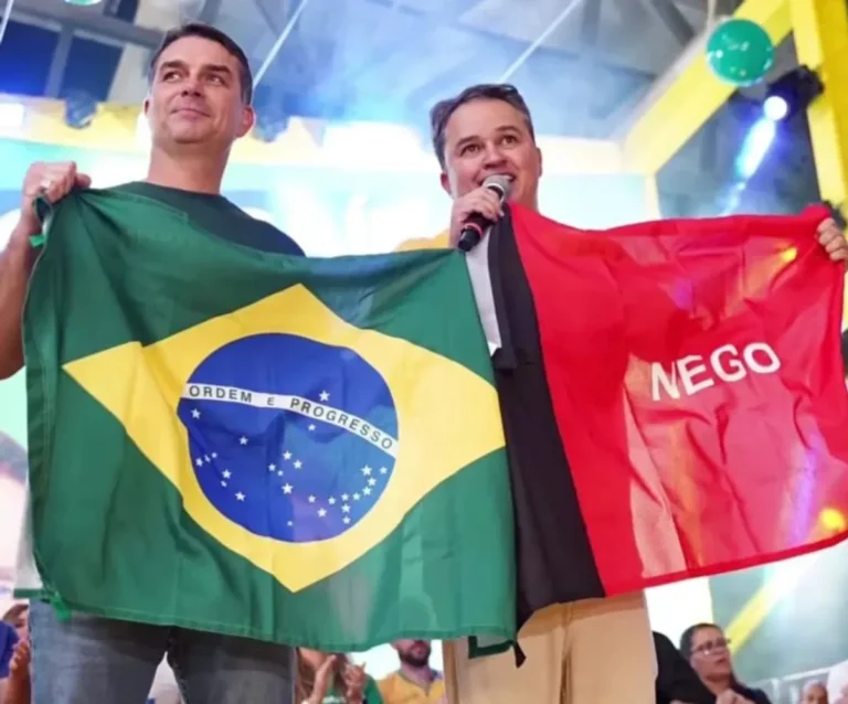 Senador Flávio Bolsonaro em evento junino no Parque do Povo