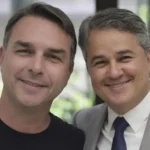 Senadores Flávio Bolsonaro e Efraim Filho em evento de São João.