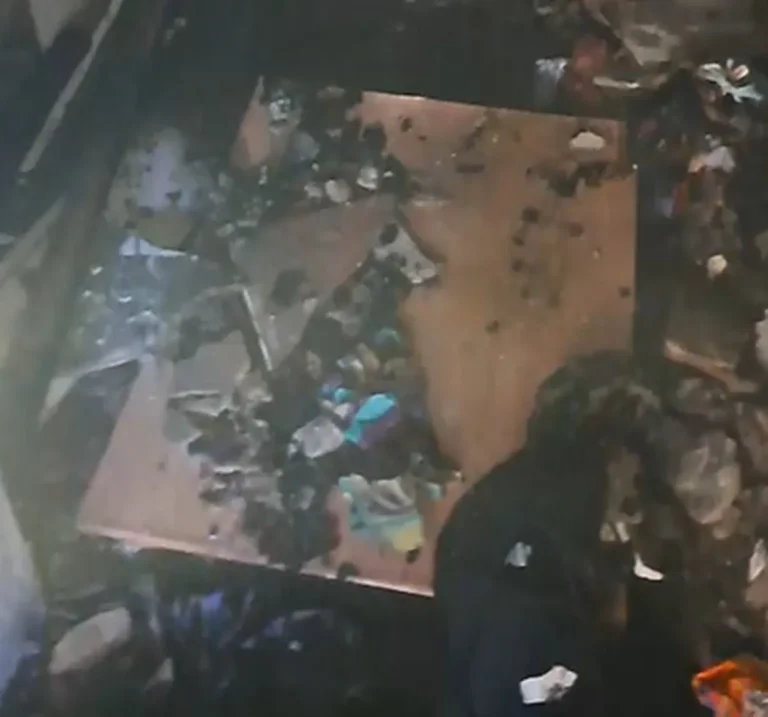 Casa em João Pessoa destruída por incêndio