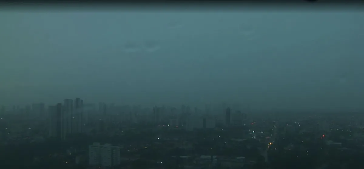 Céu com nuvens de tempestade intensas sobre a Paraíba com chuva forte