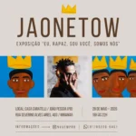 Artista Jaonetow em sua exposição 'Eu, rapaz, sou você, somos nós' na Casa Caratelli