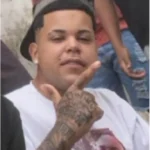 Vídeo de segurança mostra ação policial em comunidade de João Pessoa onde jovem é atingido.