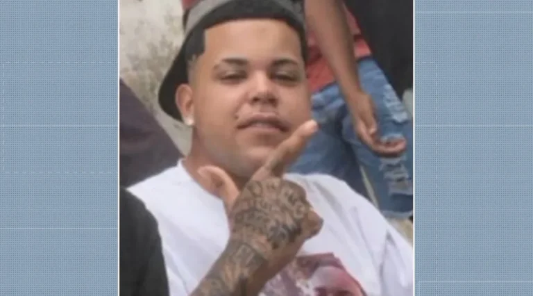 Vídeo de segurança mostra ação policial em comunidade de João Pessoa onde jovem é atingido.