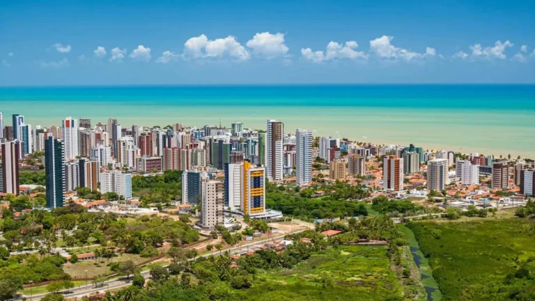 Nascer do sol na Ponta do Seixas, João Pessoa, Paraíba, o ponto mais oriental das Américas.