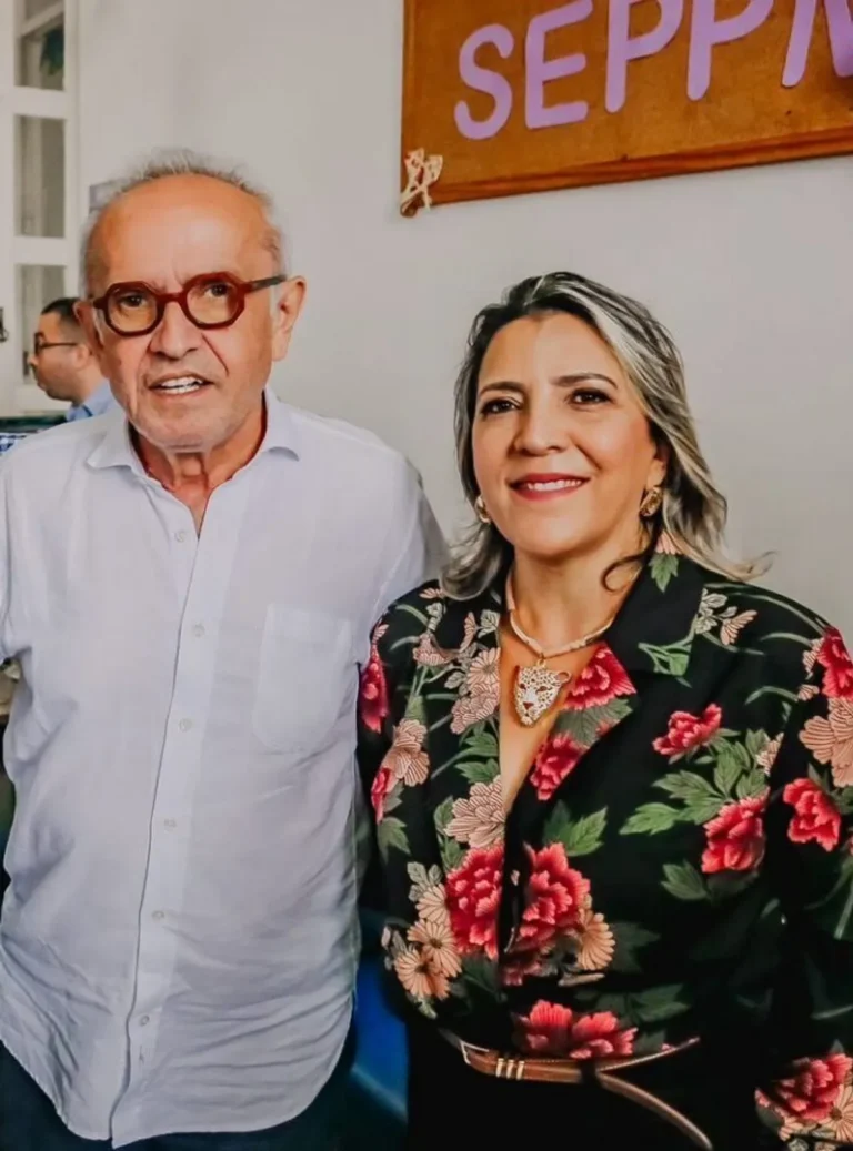 Cícero Lucena e Nena Martins em evento público na Paraíba