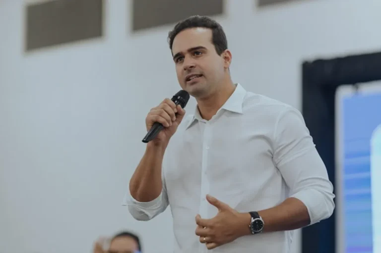 Governador em exercício Lucas Ribeiro participa de voo inaugural e anuncia investimentos para o São João da Paraíba em Campina Grande.