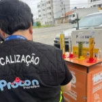 Fiscal do Procon-PB realiza teste de densidade de combustível em um posto