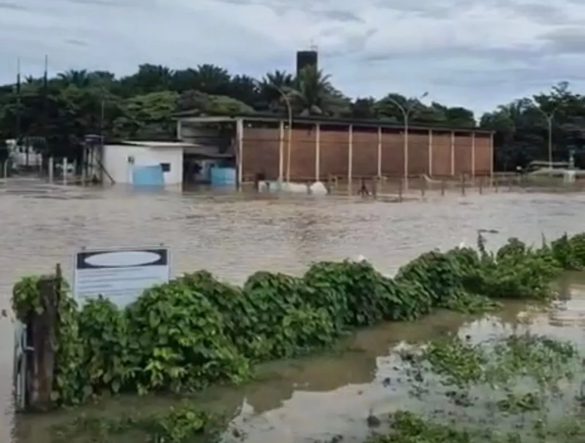 Estação de tratamento de água inundada após fortes chuvas em João Pessoa
