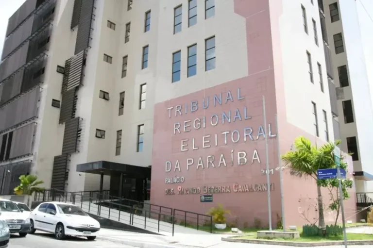Juiz eleitoral revisa documentos sobre pedidos de tropas federais para as eleições de 2026 na Paraíba.
