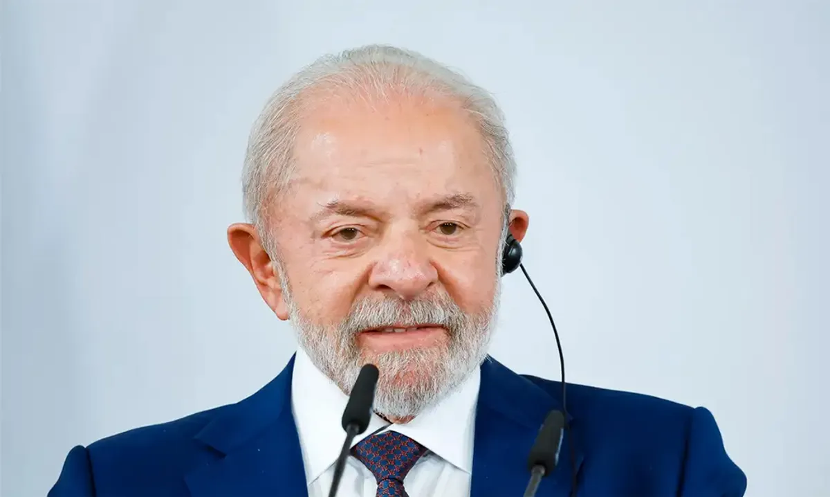 Governador Lucas Ribeiro anunciando convite a Lula para o São João de Campina Grande