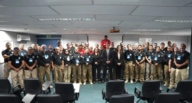 Policiais judiciais em treinamento para segurança em eleições