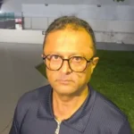 Membros do PT discutindo em reunião para definir apoio a candidatura em 2026.