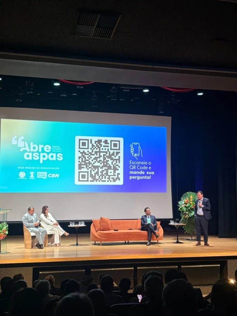 Evento 'Abre Aspas' da Rede Paraíba com Gerson Camarotti e Felipe Nunes discutindo as Eleições 2026.