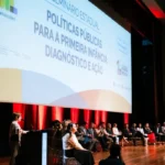 Participantes atentos no seminário estadual "Políticas Públicas para a Primeira Infância: Diagnóstico e Ação" em João Pessoa.