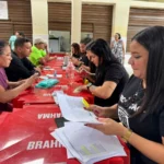 Comerciantes locais atualizando cadastros no mercado público de Galante para o São João 2026
