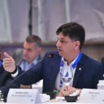 Presidente do Sebrae Nacional, Rodrigo Soares, discursa em encontro de lideranças municipais na Paraíba.