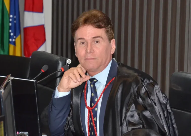 Autoridades da Justiça Eleitoral e forças de segurança em reunião sobre segurança das eleições de 2026 e combate ao crime organizado.