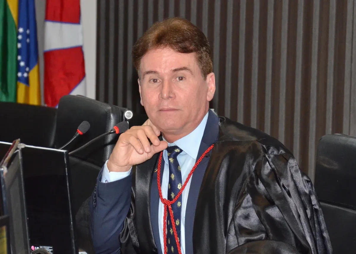 Autoridades da Justiça Eleitoral e forças de segurança em reunião sobre segurança das eleições de 2026 e combate ao crime organizado.