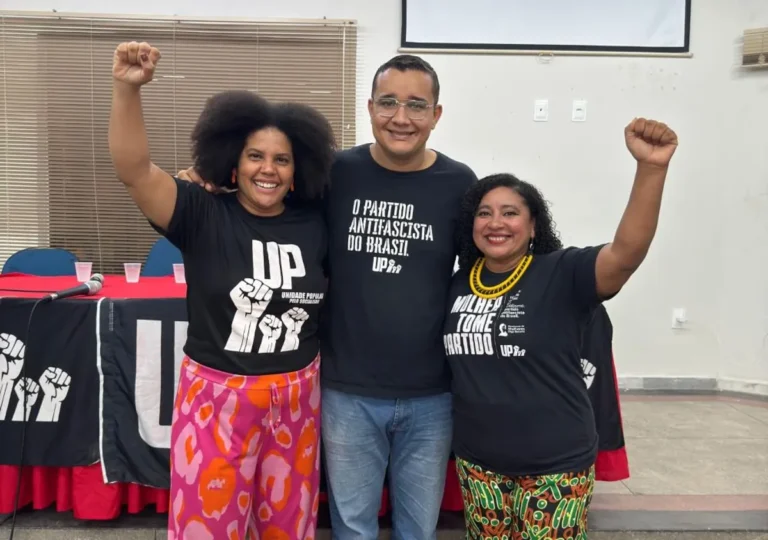 Militantes do partido UP em plenária para definir pré-candidaturas ao Governo da Paraíba e Senado em 2026.