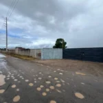 Cena de crime em canteiro de obras em João Pessoa com presença policial