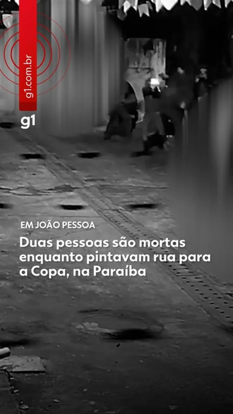 Rua em João Pessoa após ataque a tiros, com evidências de pintura comunitária e atmosfera tensa.
