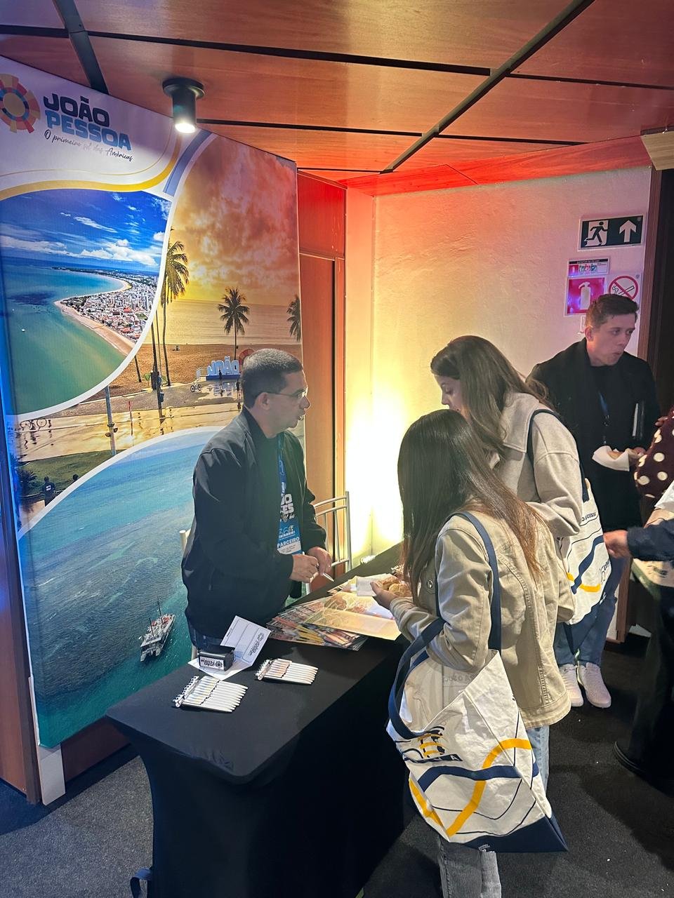 Agentes de viagens participam de evento de capacitação sobre turismo em João Pessoa.