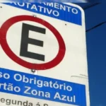 Sinalização da Zona Azul em uma rua de João Pessoa, Paraíba